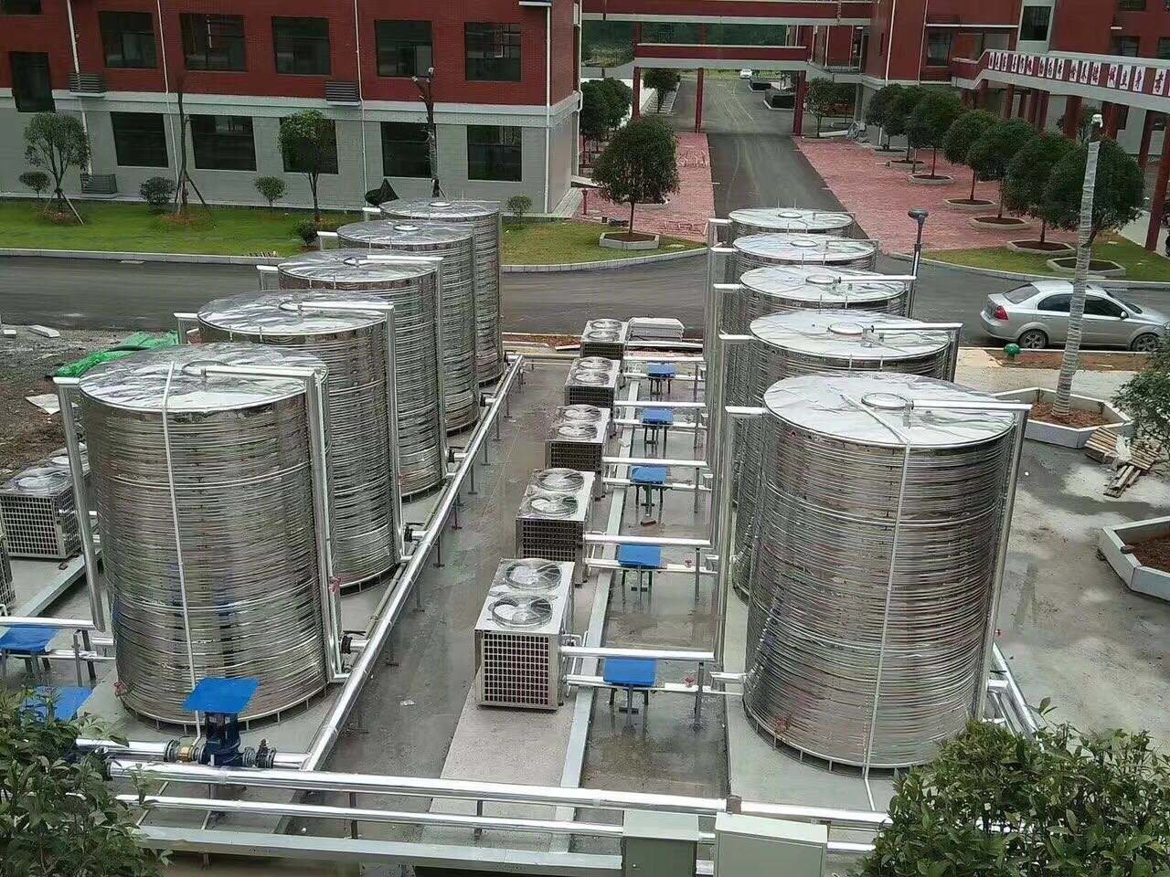 學(xué)?？諝饽軣崴鞔笈d節(jié)能